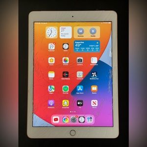 iPad 6th Generation 32gb Rose Gold - Shatter Screen- wifi & cellular